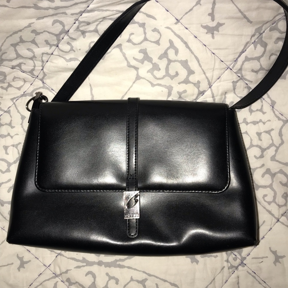 Guess Patent Leather Classic Purse - Picture 1 of 3